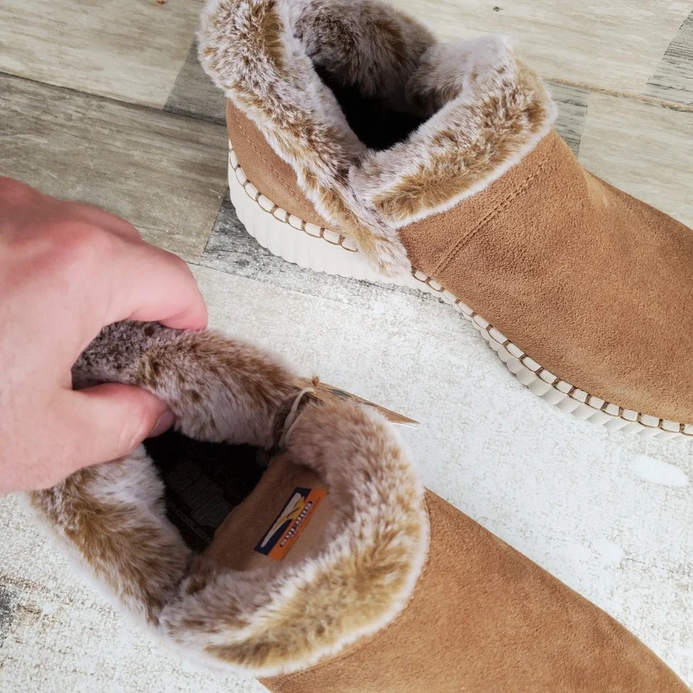 SKECHERS Wilshire Blvd-Fallin for You Womens Boots Sz 10 Chestnut Suede Slip On